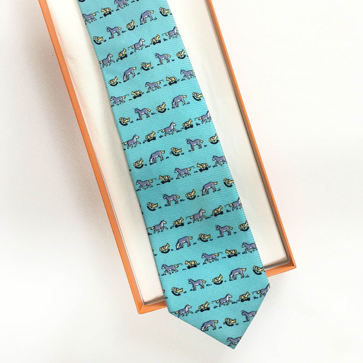【極美品】エルメス HERMES 高級 ネクタイ シルク100% 水色 動物柄 極美品】エルメス HERMES 高級 ネクタイ シルク100% 水色 動物柄