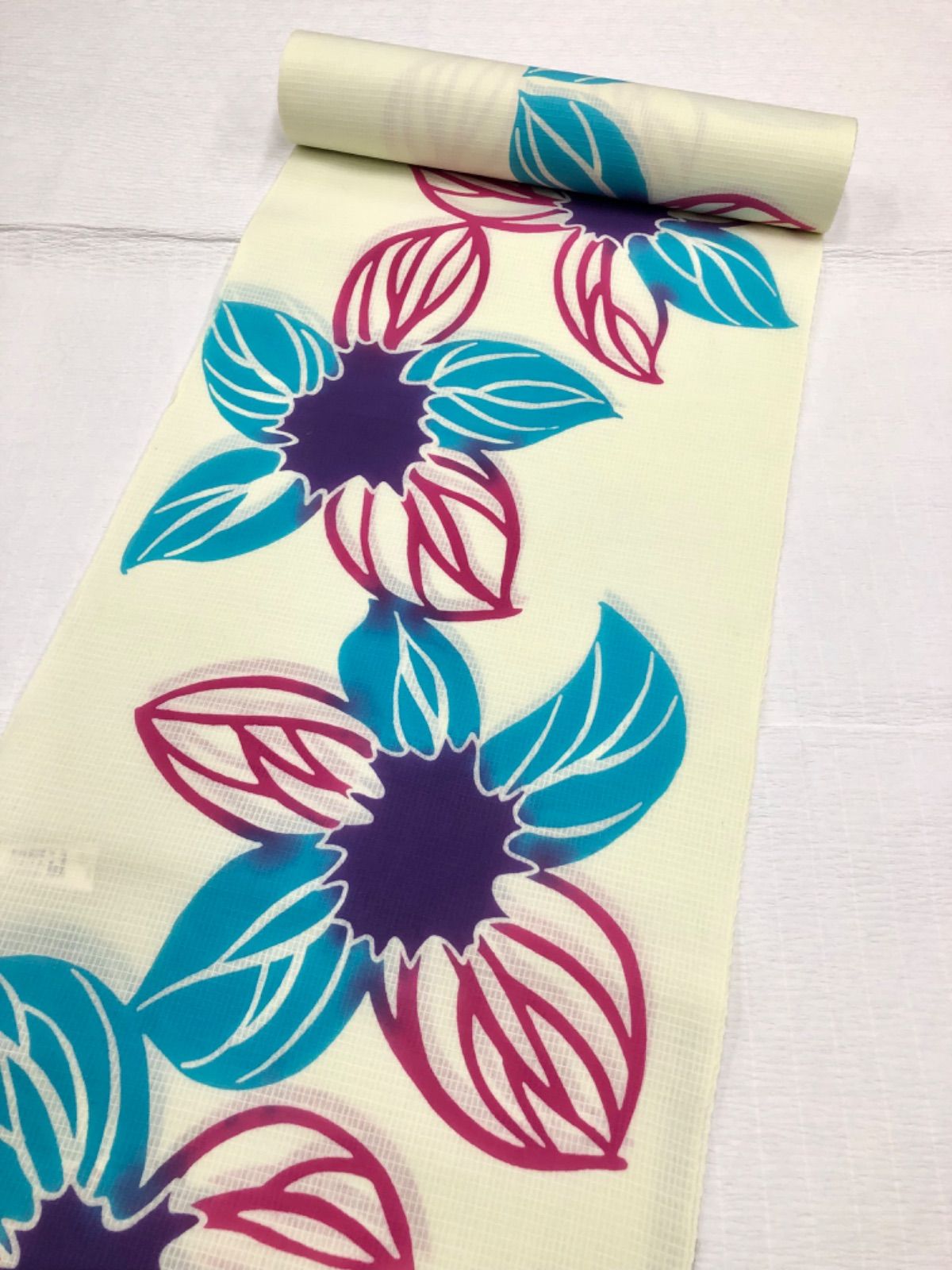 ◆シーズンオフ価格◆女性用浴衣反物 綿100％ 日本のなつ 浜松本染ゆかた 白地にピンク水色 ゆりの花 Japanese yukata