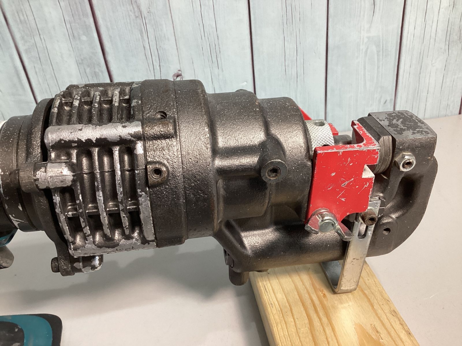 コードレスパンチャー