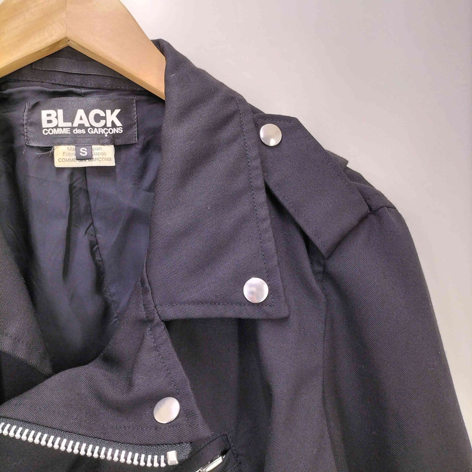 BLACK COMME