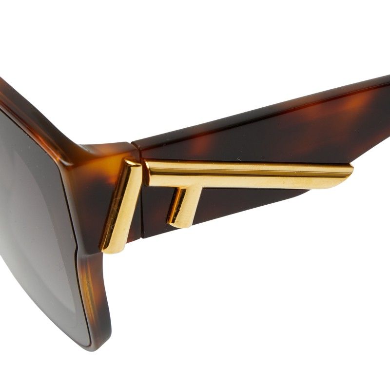 ブラウン プラスチック