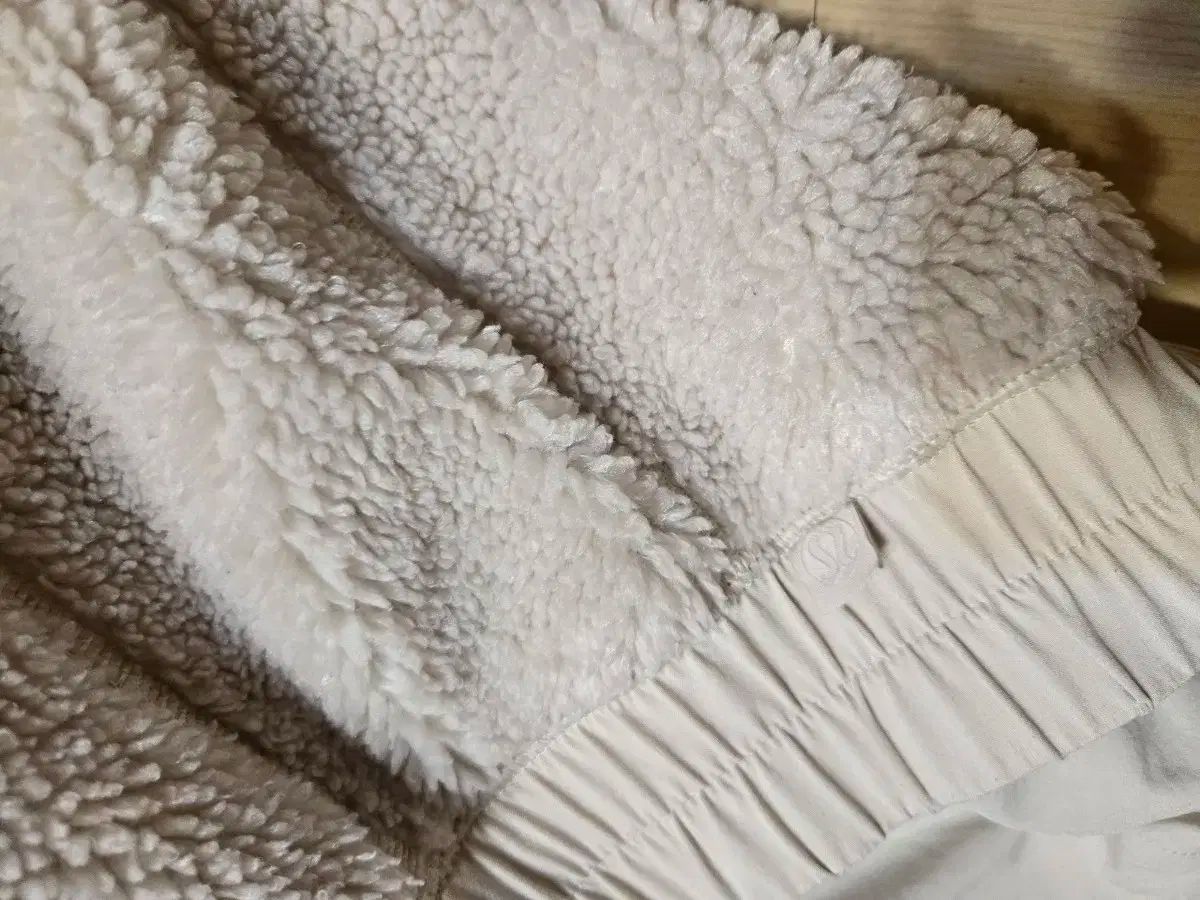 lululemon(ルルレモン) ボア ジップアップパーカー フード付き