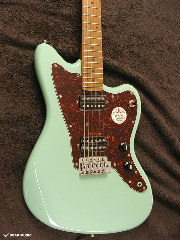 サーフグリーン ローステッドメイプルネック採用