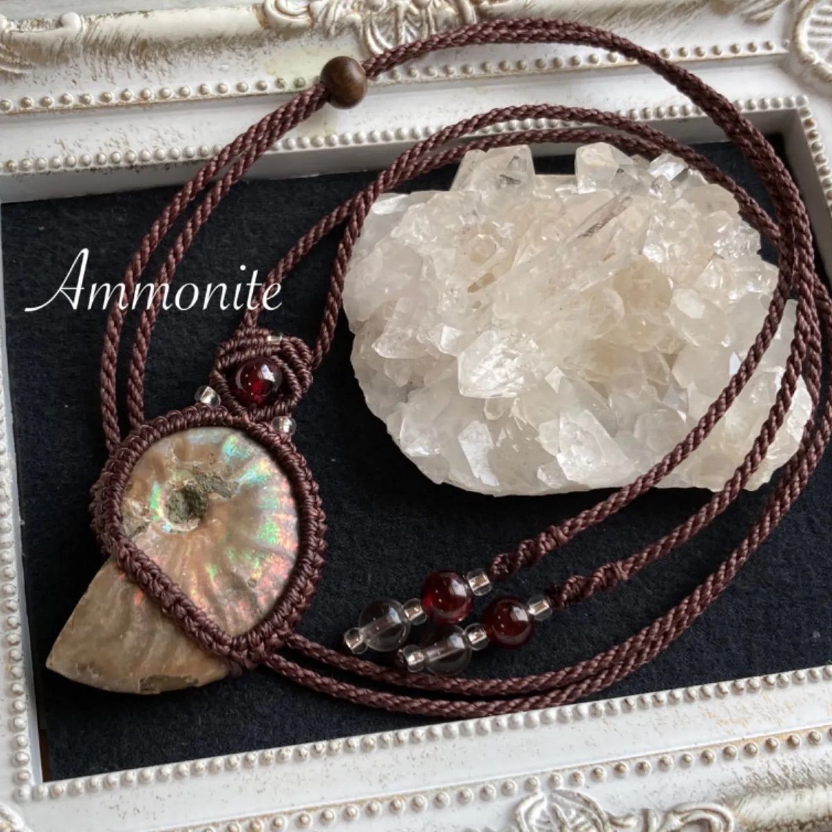 天然石のモザイクマクラメネックレス 煙ゆく月☆ホワイトガーデン ムーンストーン マクラメネックレス