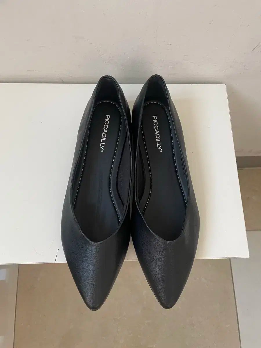 ピカデリー フラットシューズ