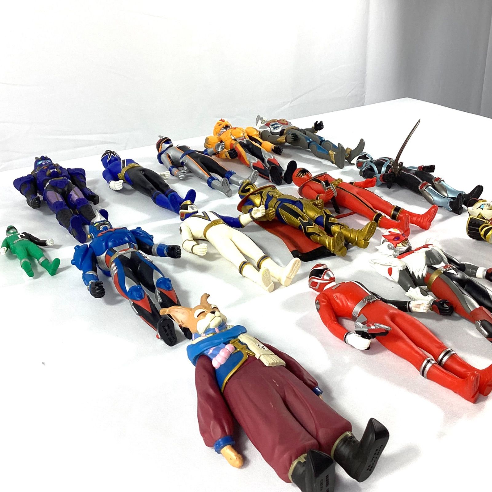 戦隊モノ ヒーロー レンジャー ソフビ 15体 セット まとめ売り - メルカリ