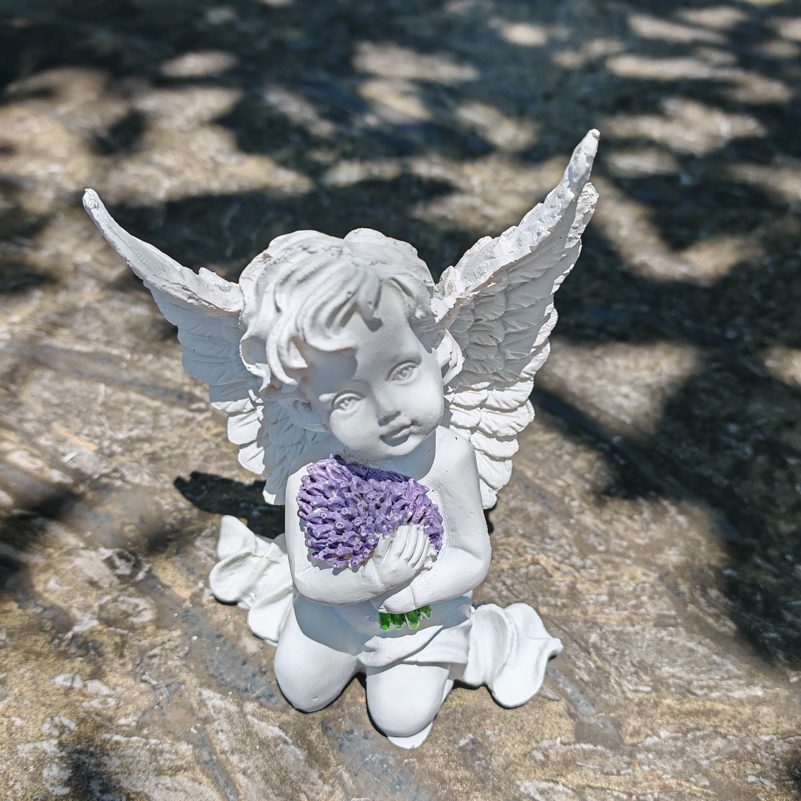 置物 オブジェ ガーデンオーナメント ラベンダーを持っている天使
