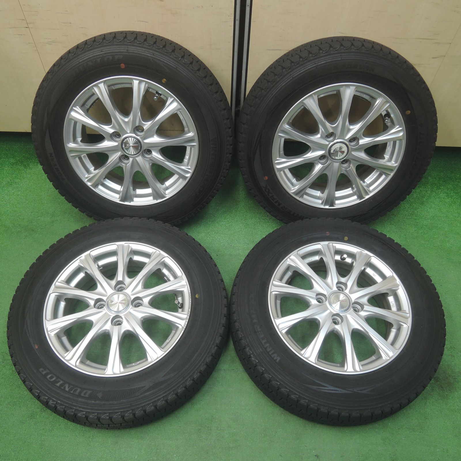 *送料無料* バリ溝！キレイ！9.5分スタッドレス 155/80R14 88/86N ダンロップ ウインターマックス SV01 JOKER ジョーカー 14インチ PCD100/4H4032003SYス