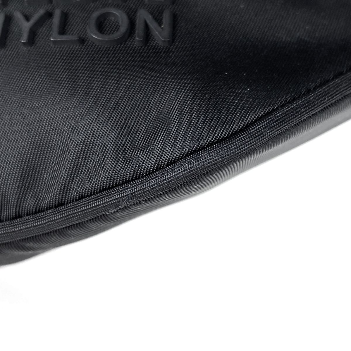 PRADA ロゴプレート