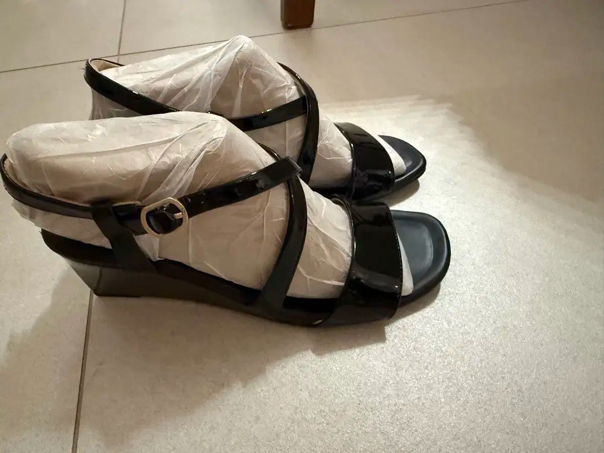 潤工社 フラットチューブUFF 8－4×2．5mm 5m 黒