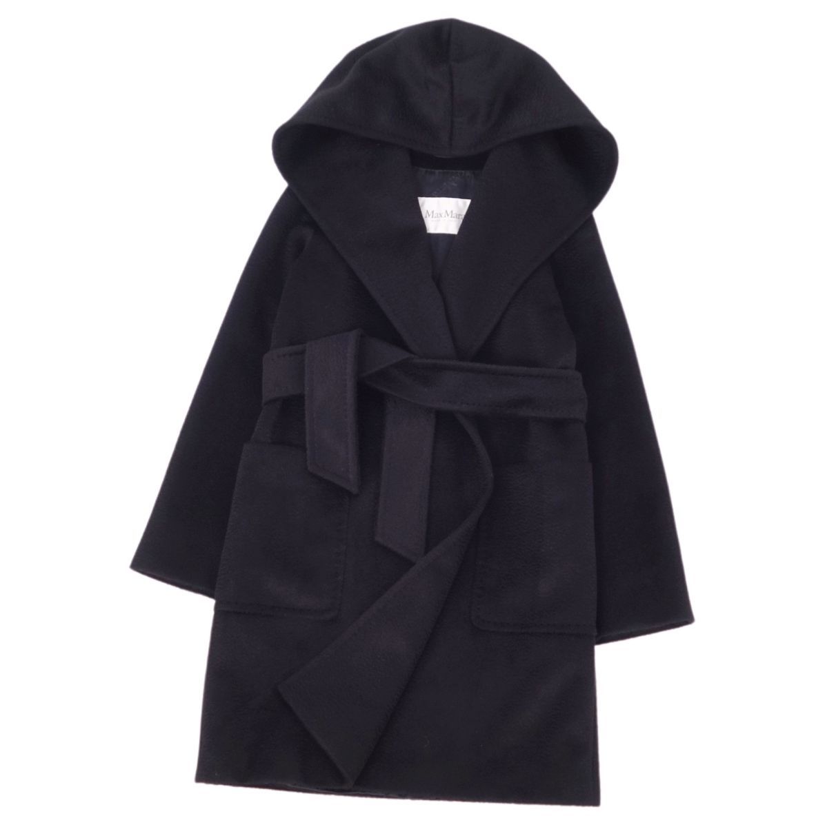 TWICE」モモが着用した“ドジャースのアイテム”が完売続出で話題に