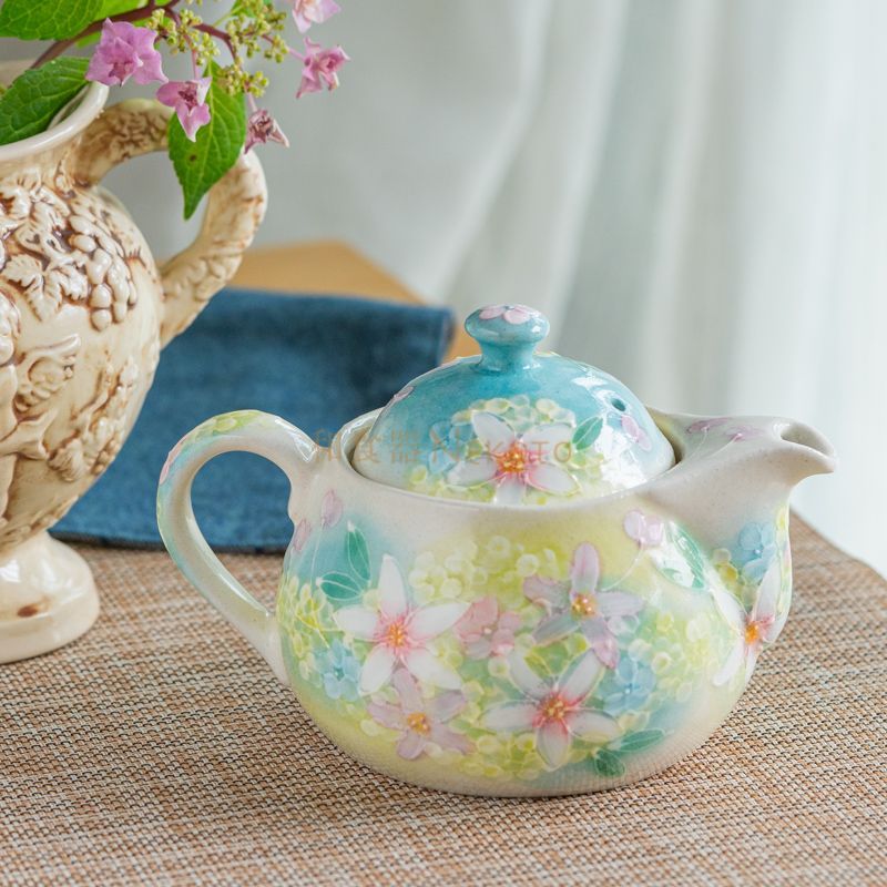 【新品未使用】工房「ゆずりは」丸ポット　瀬戸焼 食贈り物 新品ゆずりは工房 瀬戸焼手描き 薄紅花景色 丸ポット コーヒー