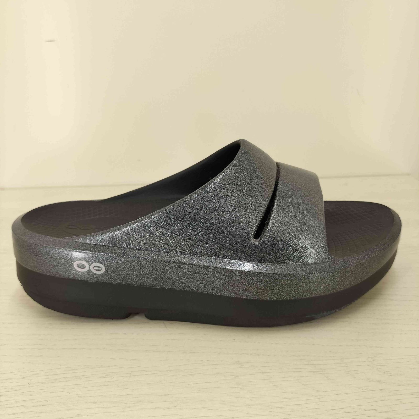 ウーフォス oofos OOmega OOahh Luxe - Black Sparkle レディース 39 