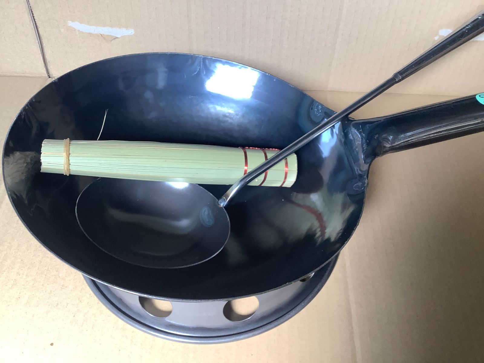 山田工業所 打出片手中華鍋 北京鍋２７㎝ 竹ささらと中華お玉と受け台付