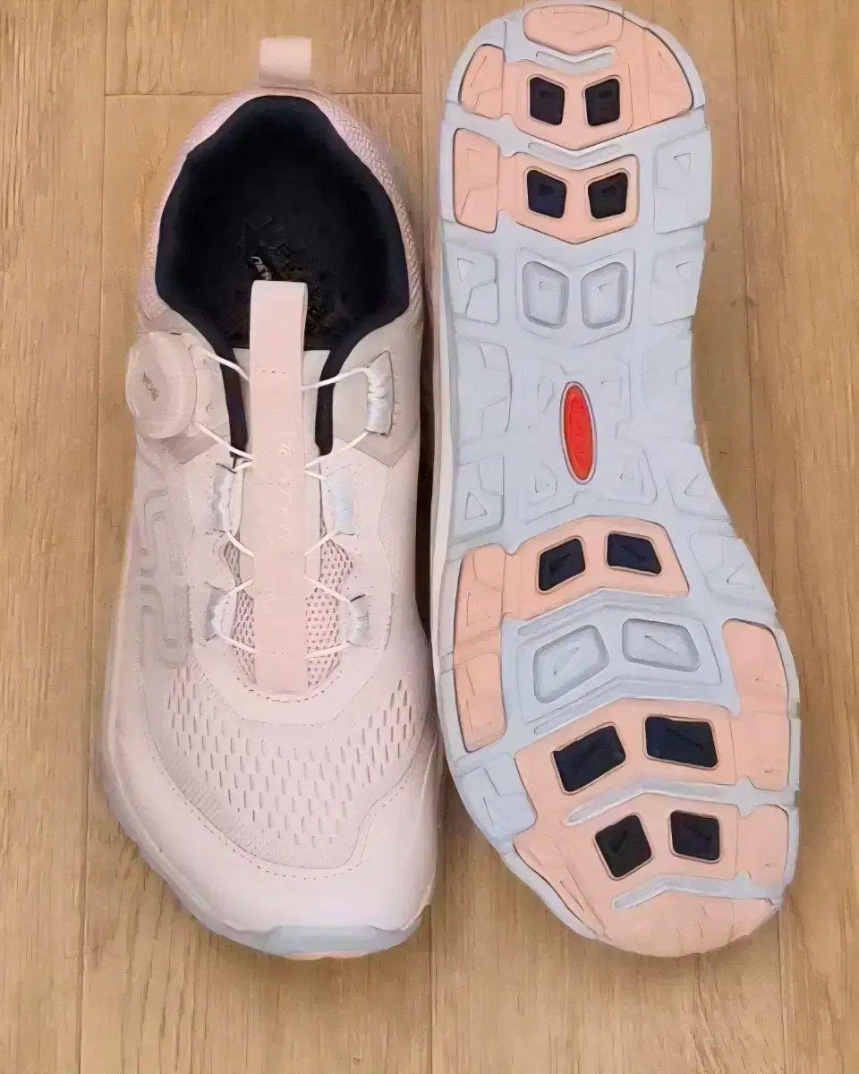 トレクスタ フリーウェーブランニングシューズ