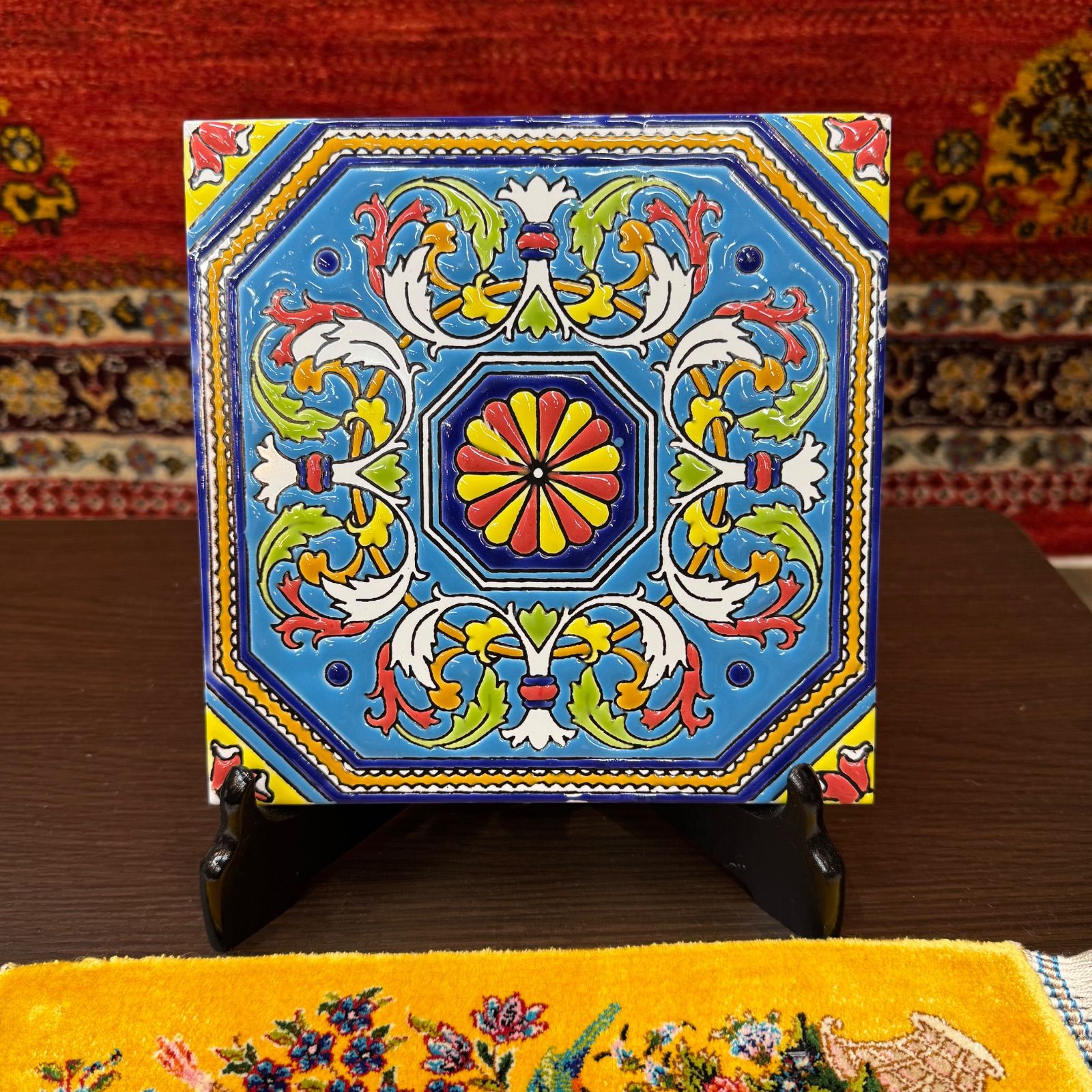 赤いモザイクタイルのチェリー置物 赤いモザイクタイルのチェリー置物 おしゃれでちょっとこだわりの壁材