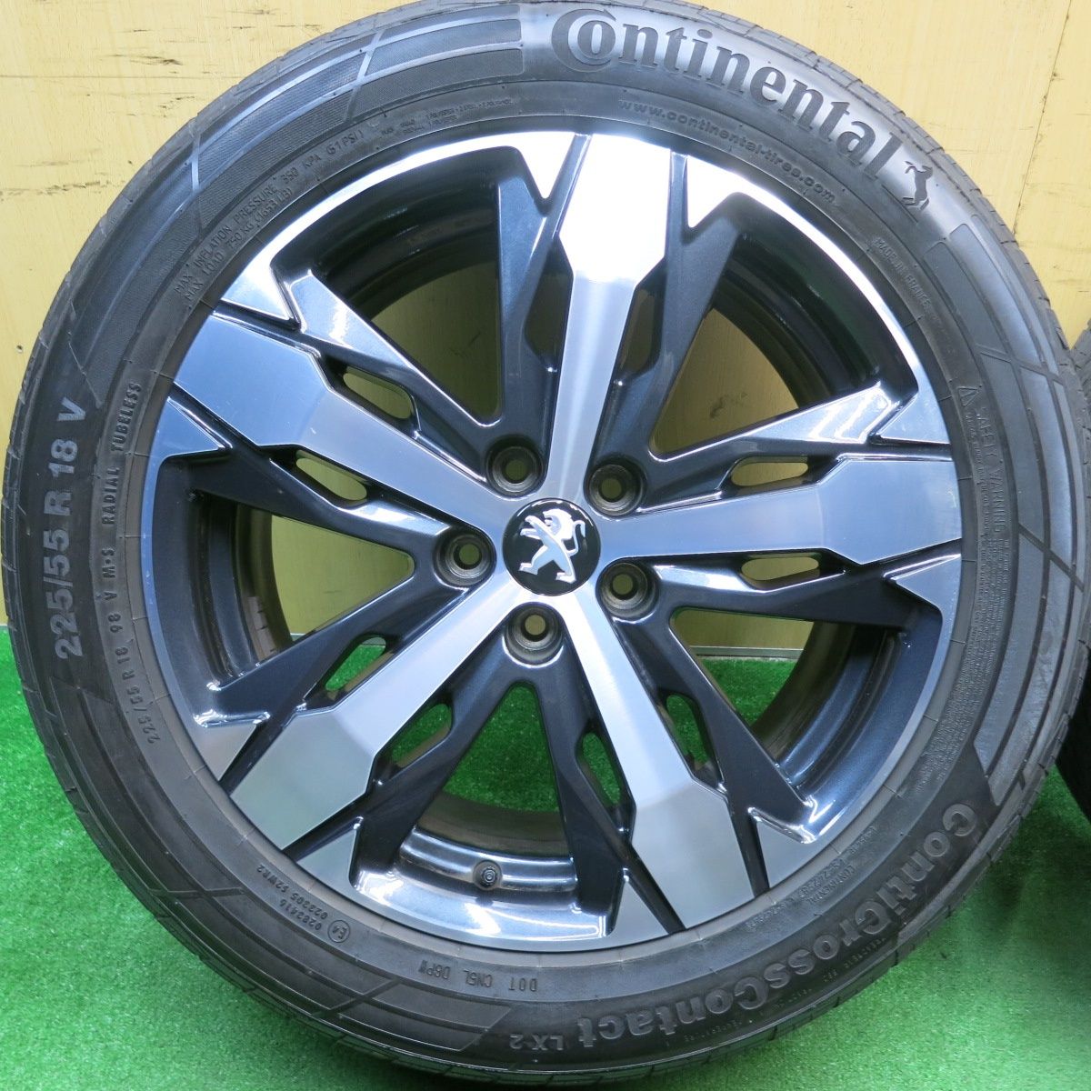 225|55R18 コンチネンタル
