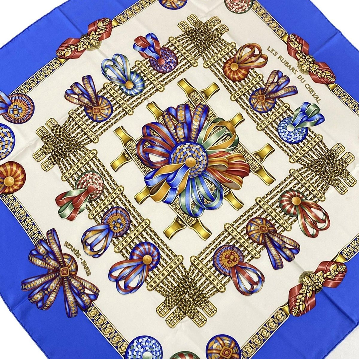 HERMES(エルメス) スカーフ カレ90 アイボリー×ブルー×マルチ LES  