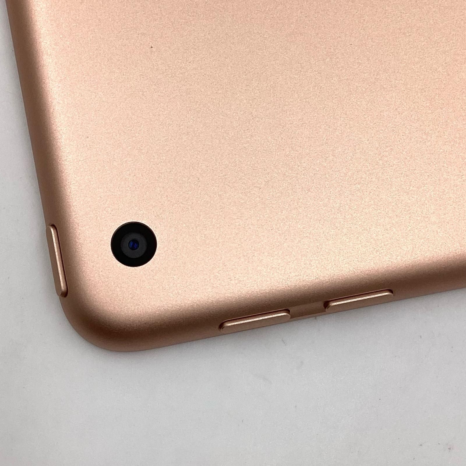 iPad 第6世代 9.7インチ 2018 Wi-Fiモデル 32GB ゴールド ドコモ iPad