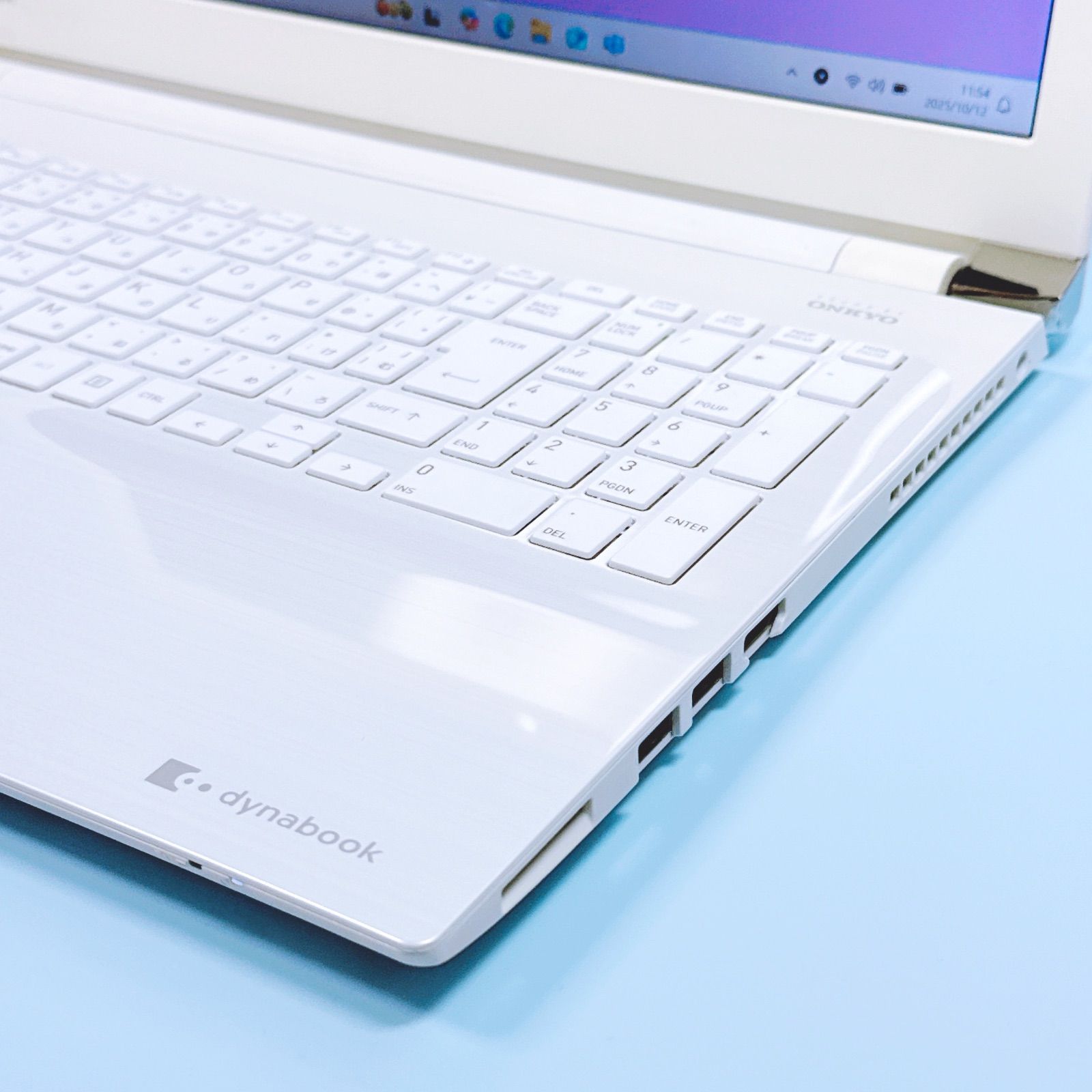 美品✨たっぷり大容量✨Windows11✨真っ白のノートパソコン✨設定済 美品✨Windows11✨新品爆速SSDノートパソコン白✨カメラ/Blu-ray