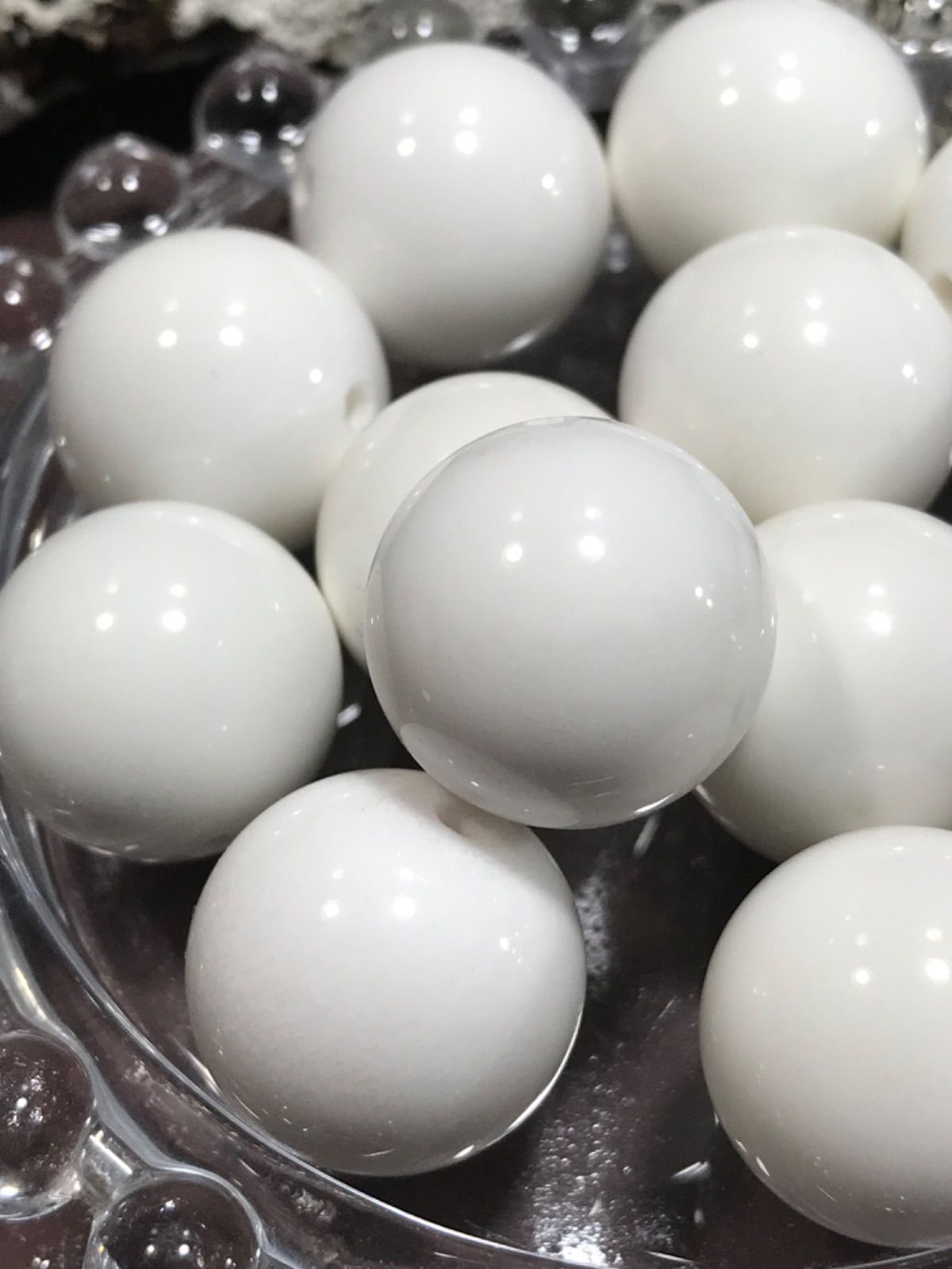 18 mm玉 ホワイトオニキス 1 mm穴パーツ