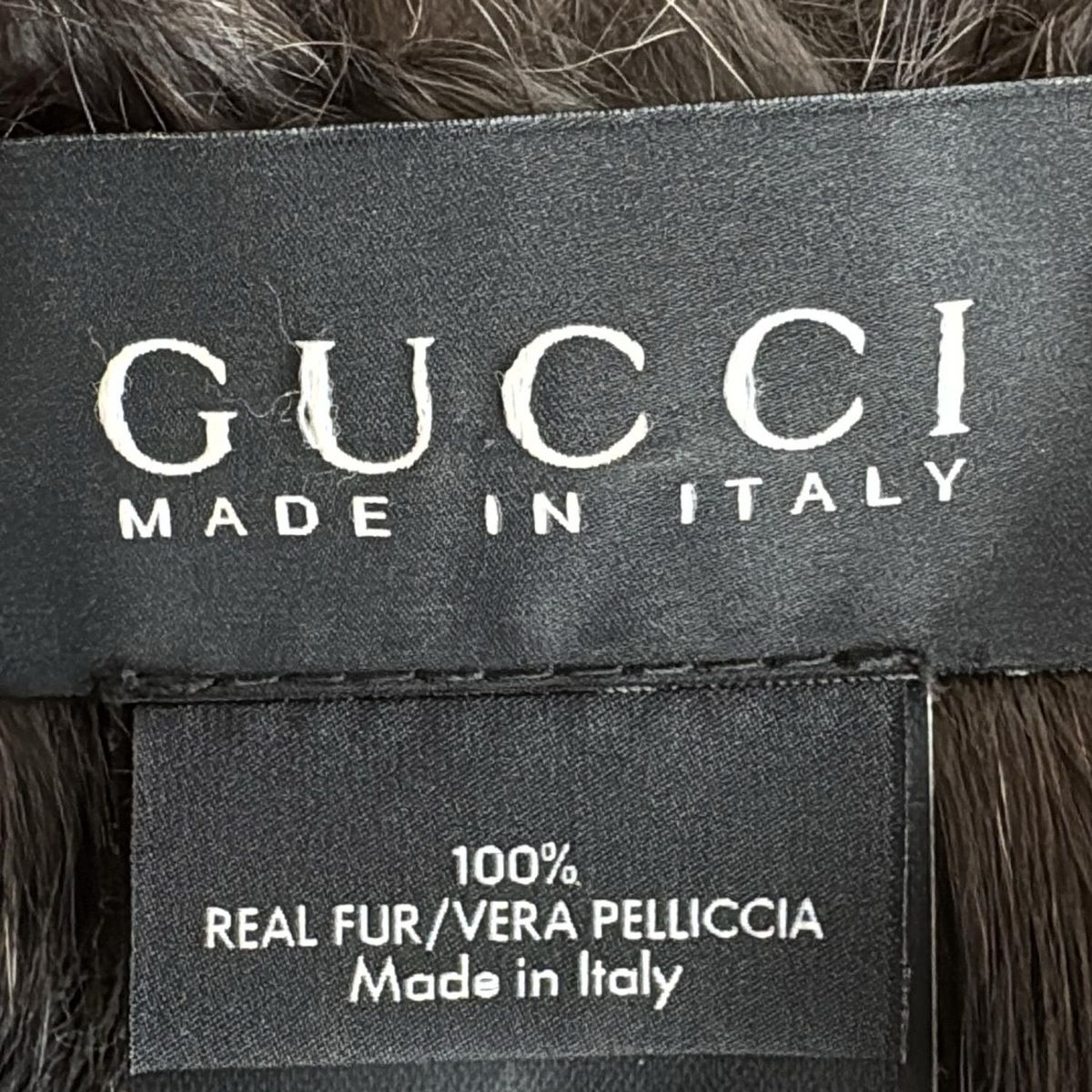 GUCCI ダークブルー ロゴ入りマフラー【傷！汚れ無し多少の使用感のみ 楽天市場】gucci マフラー リバーシブルの通販
