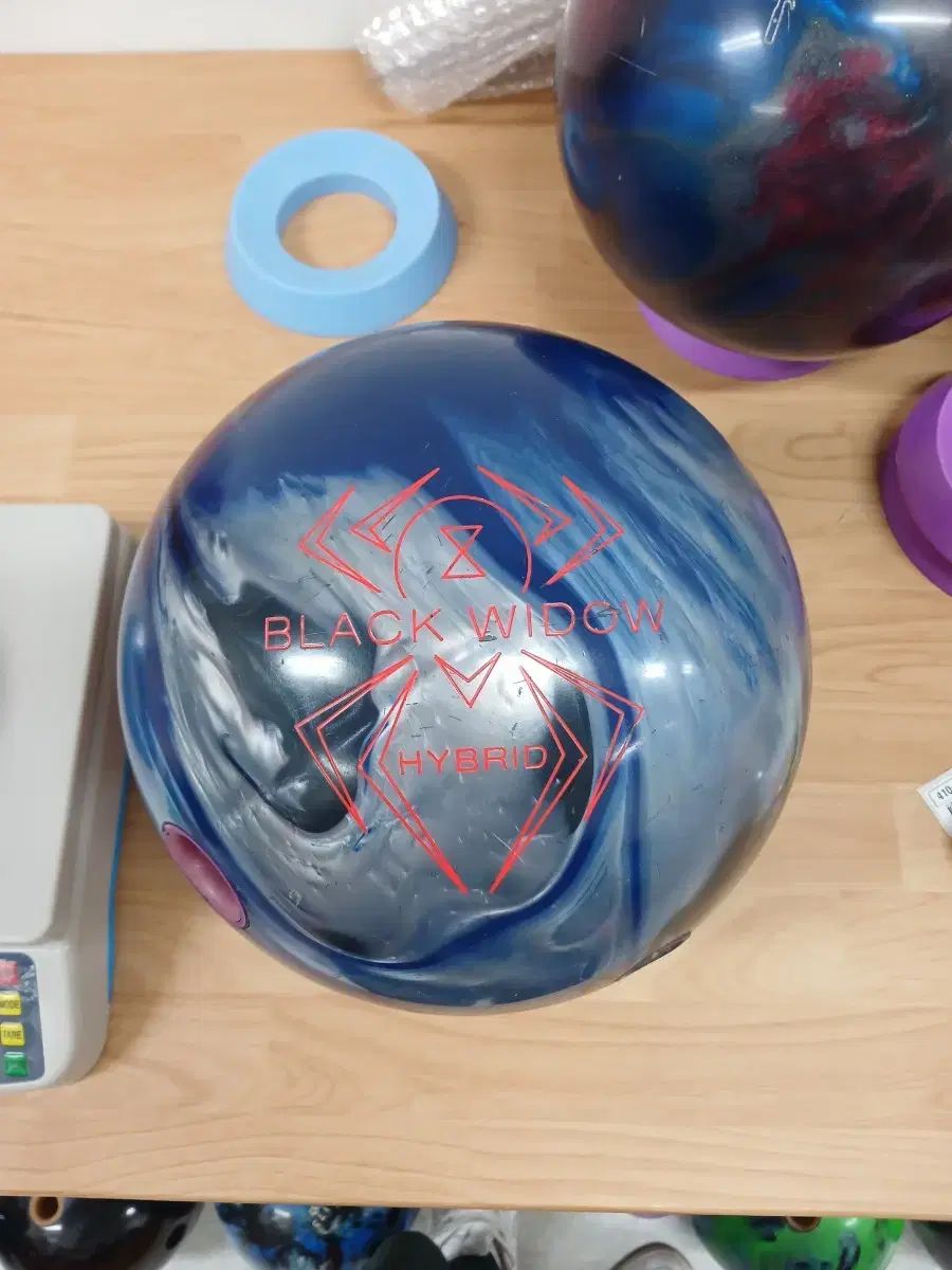 中古ボーリングボール 15p black widow（ブラックウィドウ