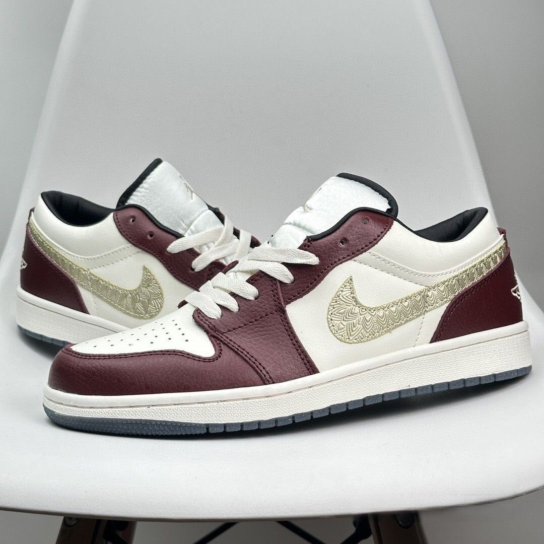 お値下げしました??即購入?? ナイキ travis scott×AIR JORDAN 1