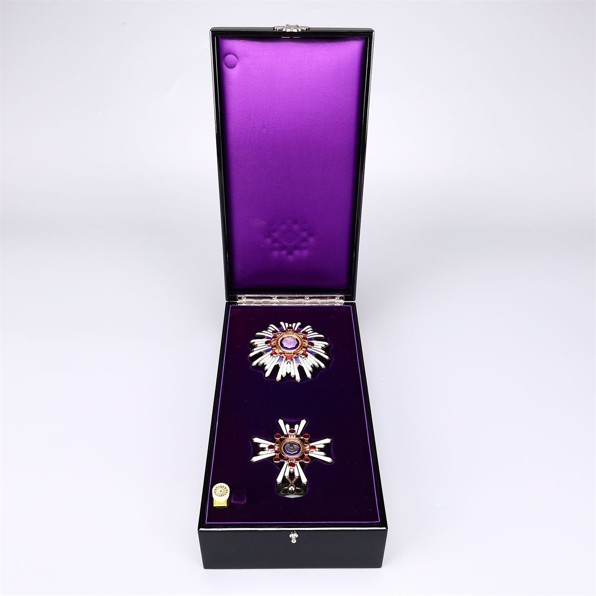 勲章 【勲一等瑞宝章】 共箱付 極美品NZG - メルカリ