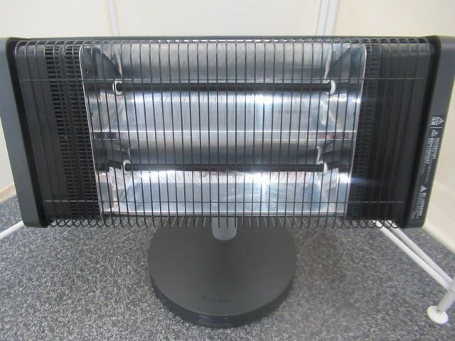 ダイキン セラムヒート2019年 ERFT11WS-H 電気ストーブ used ダイキン