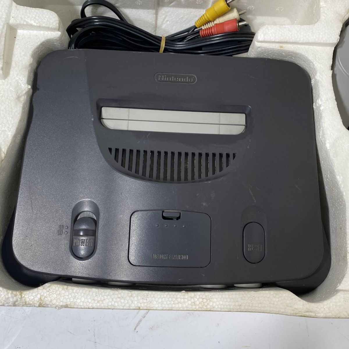 動作品 N64 ニンテンドウ64 本体 NUS-001 ゴールド限定モデル 箱付+コントローラー 3個+コントローラーパック 2個セット 任天堂【40
