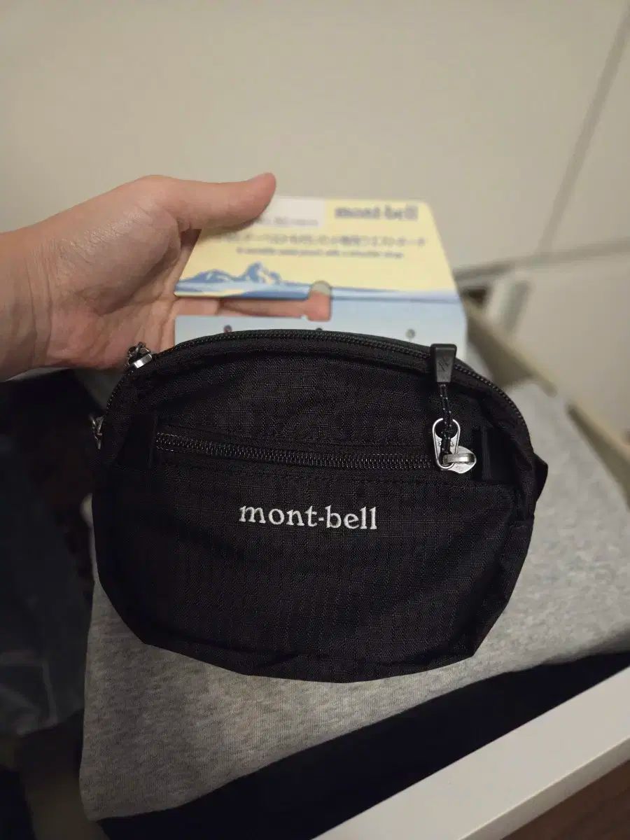 モンベル 黒 ミニ クロスバッグ ヒップサック ショルダーバッグ