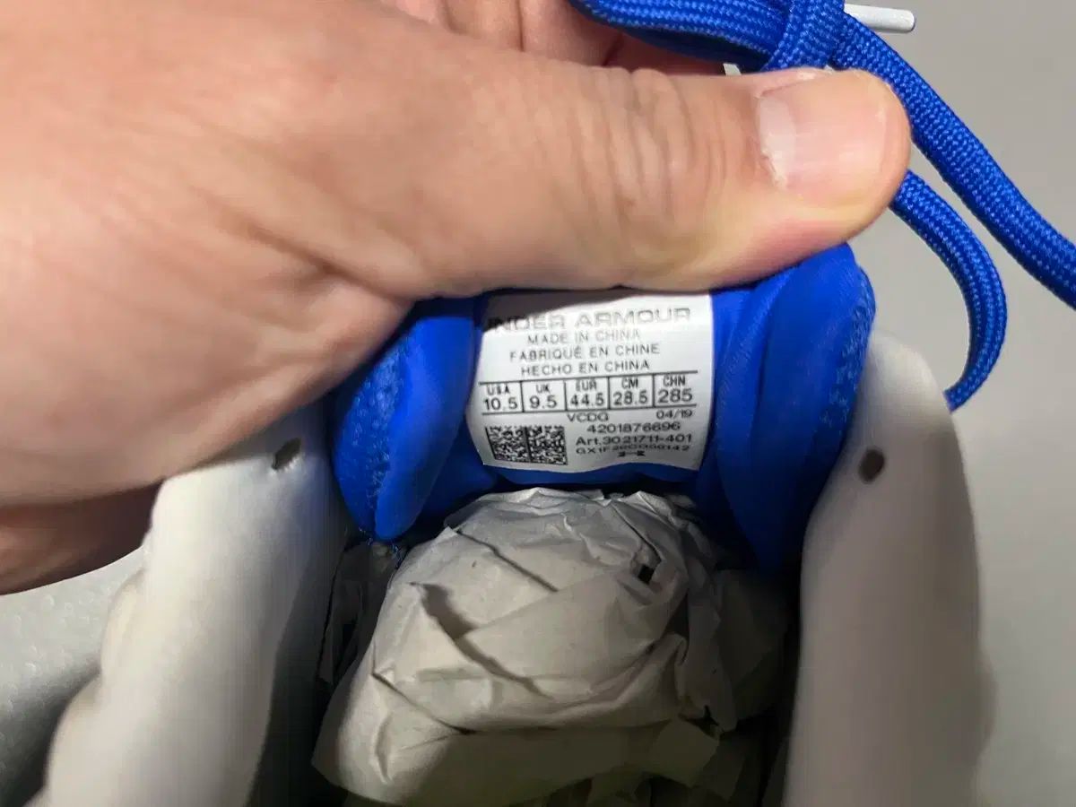 UNDER ARMOUR