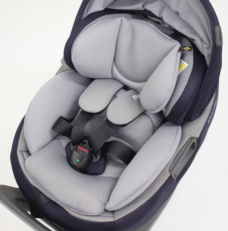 カヴァリエーレブルスクーロ コンビ製チャイルドシート