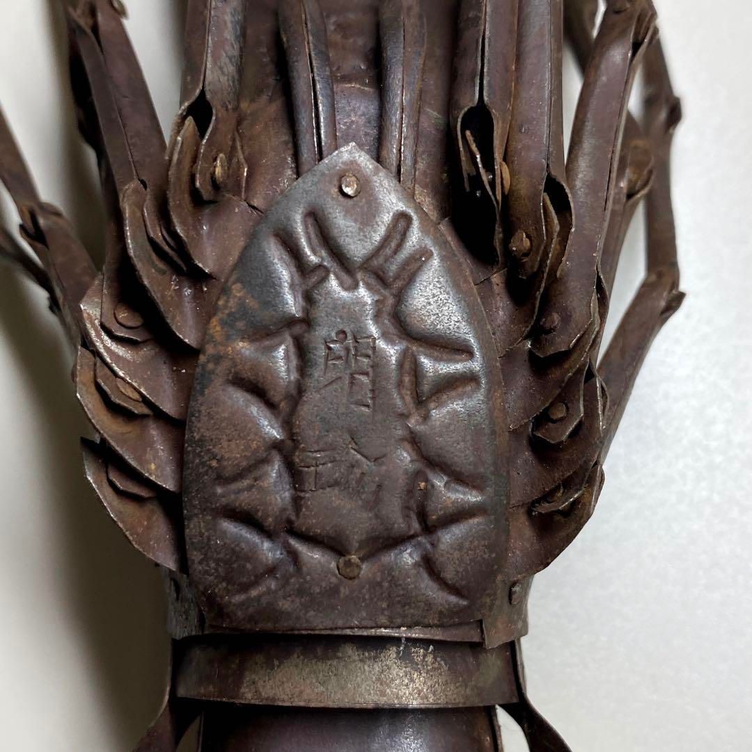 鉄製自在海老置物 木