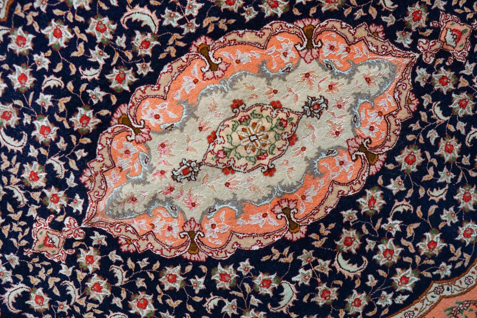 タブリーズ産 丸い