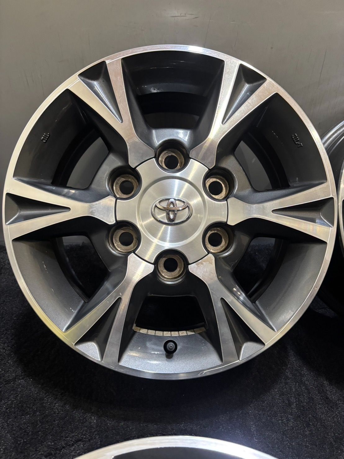 ハイエース200系純正15インチアルミホイールセット 4本 【公式通販】