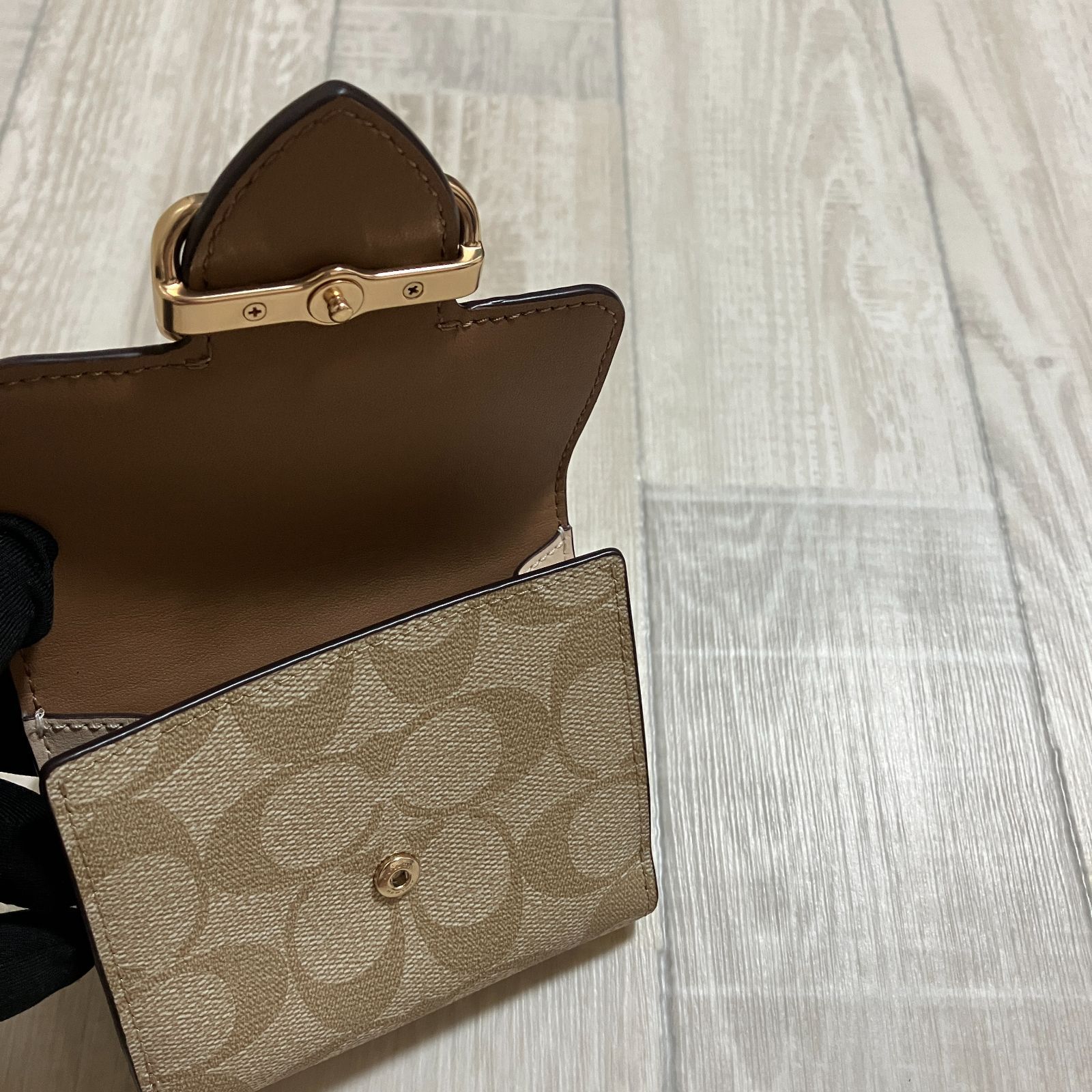アメリカ購入】コーチ 二つ折り財布 マルチカラー シグネチャー