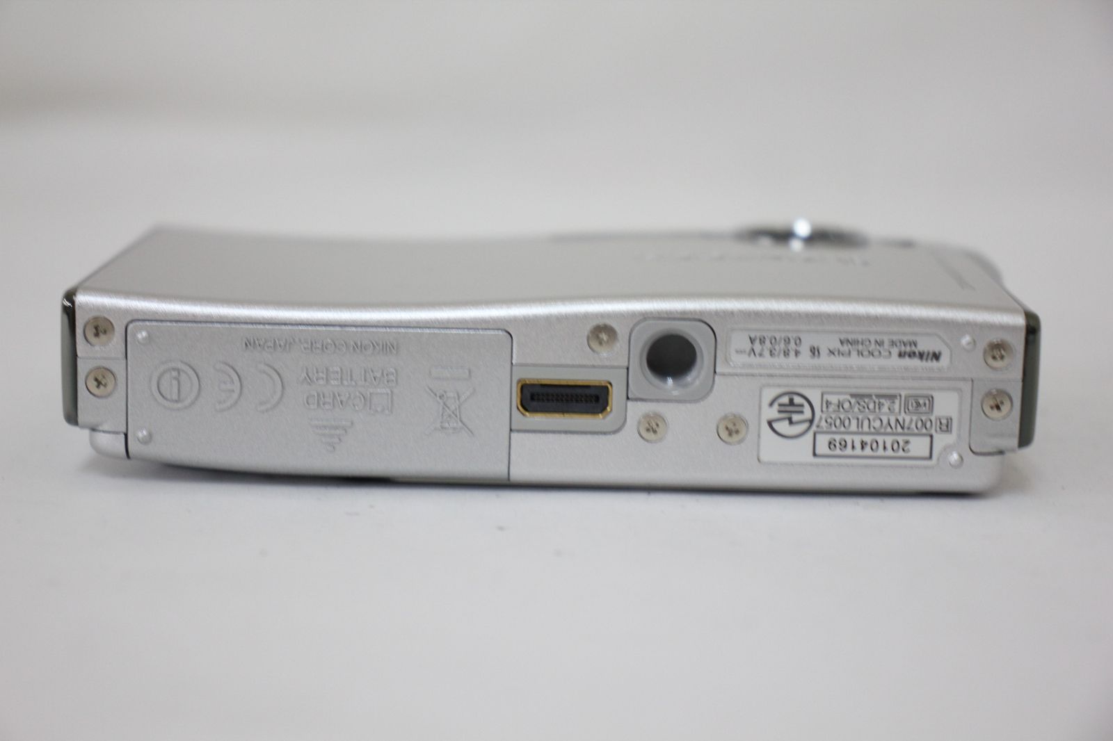 コンパクトデジタルカメラ e403