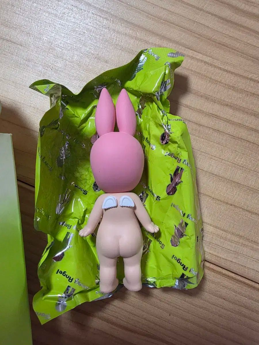 ソニーエンジェル　上海限定　うさぎ ソニーエンジェルのぬいぐるみ第2弾は、長い耳がかわいいウサギ