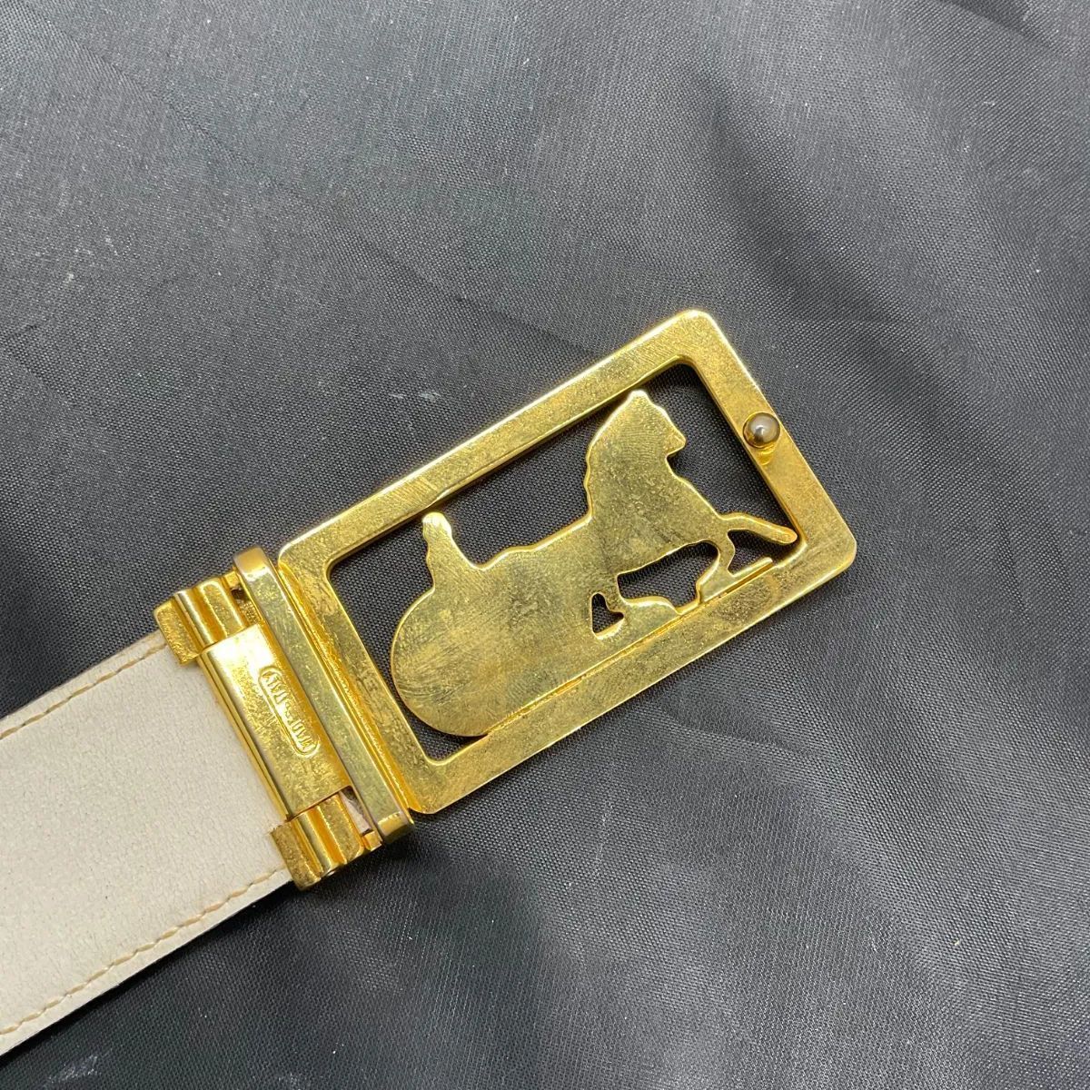 バックル 馬車モチーフ金具
