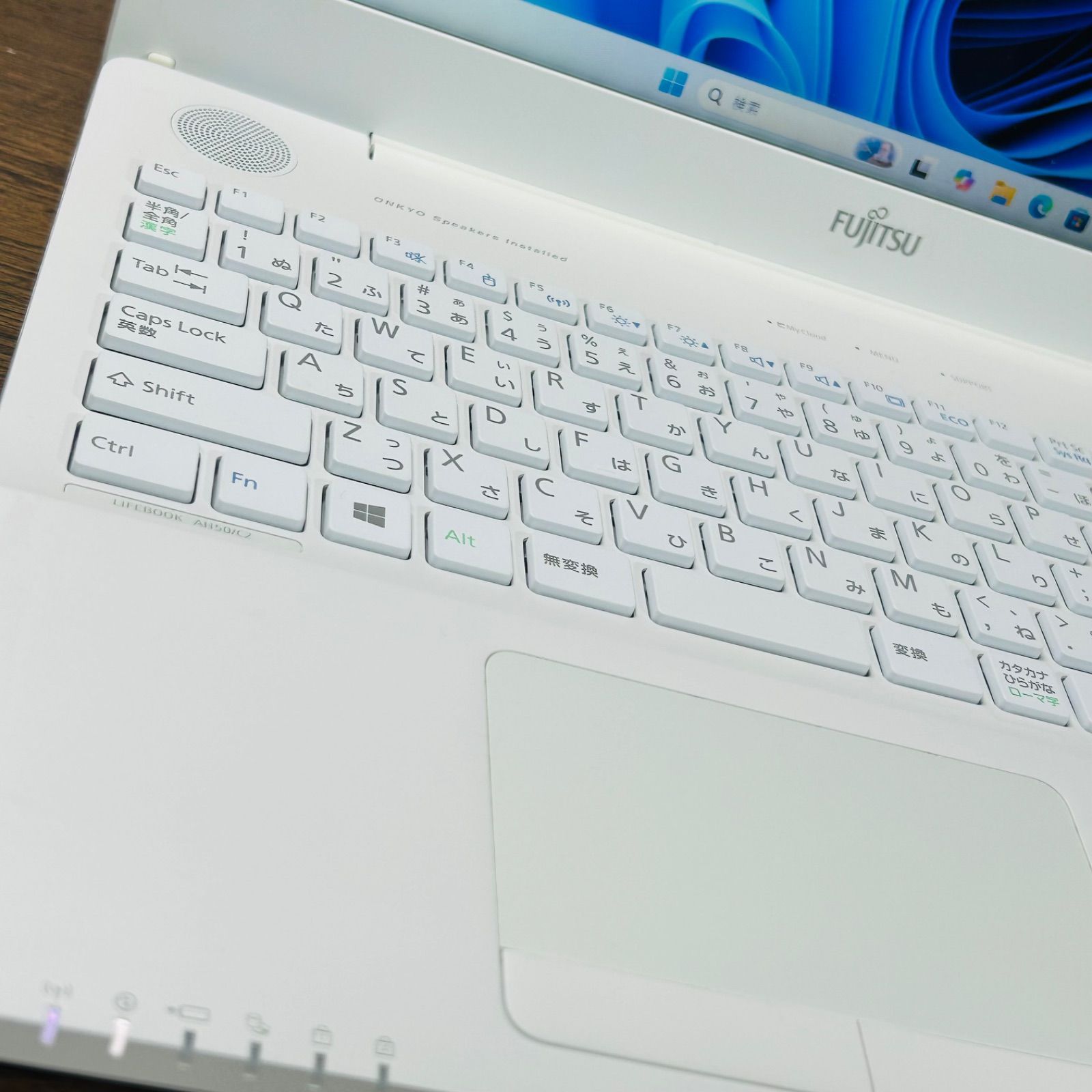 Core i7✨6世代✨SSD1TB✨16GB✨オフィス✨白✨ノートパソコン 第8世代⭐️Core i7⭐️SSD1TB⭐️白ノートパソコン⭐️富士通 富士通