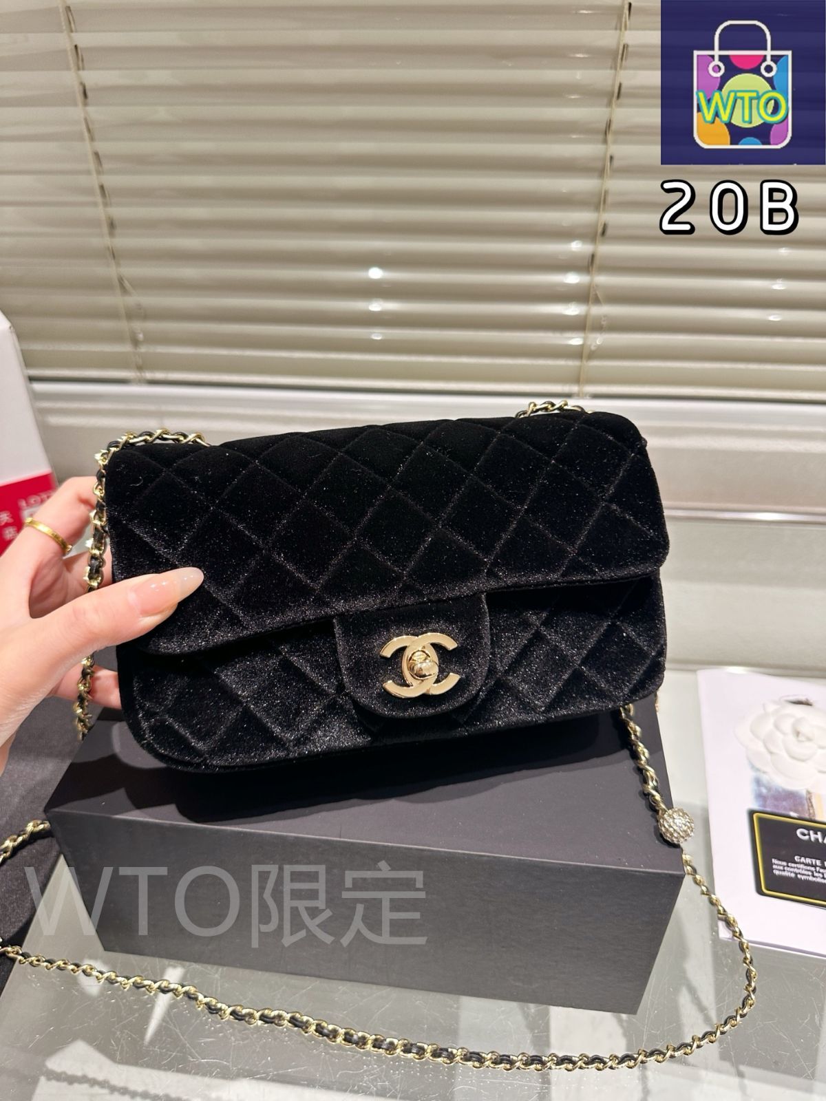 今日特価】Chanel 黒金 スパンコール ドリルボール 小羊皮
