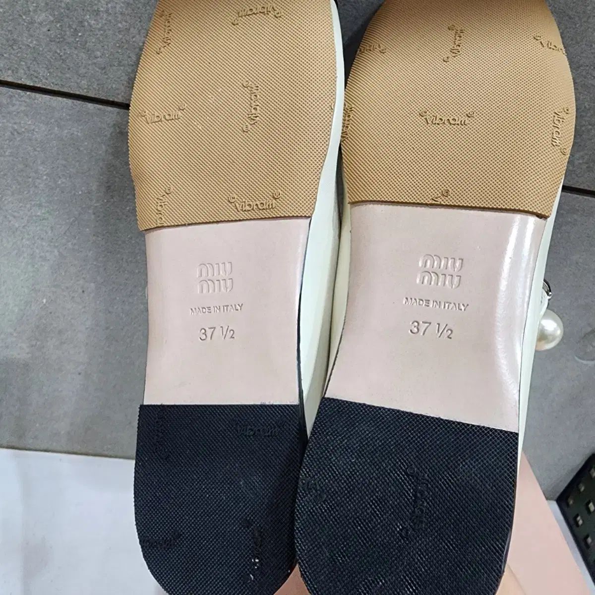 MIU MIU(ミュウミュウ) フラットシューズ 37 5 - メルカリ