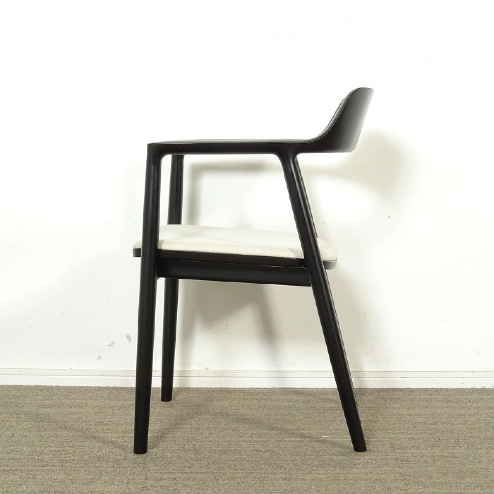 ビーチ材ブラック塗装