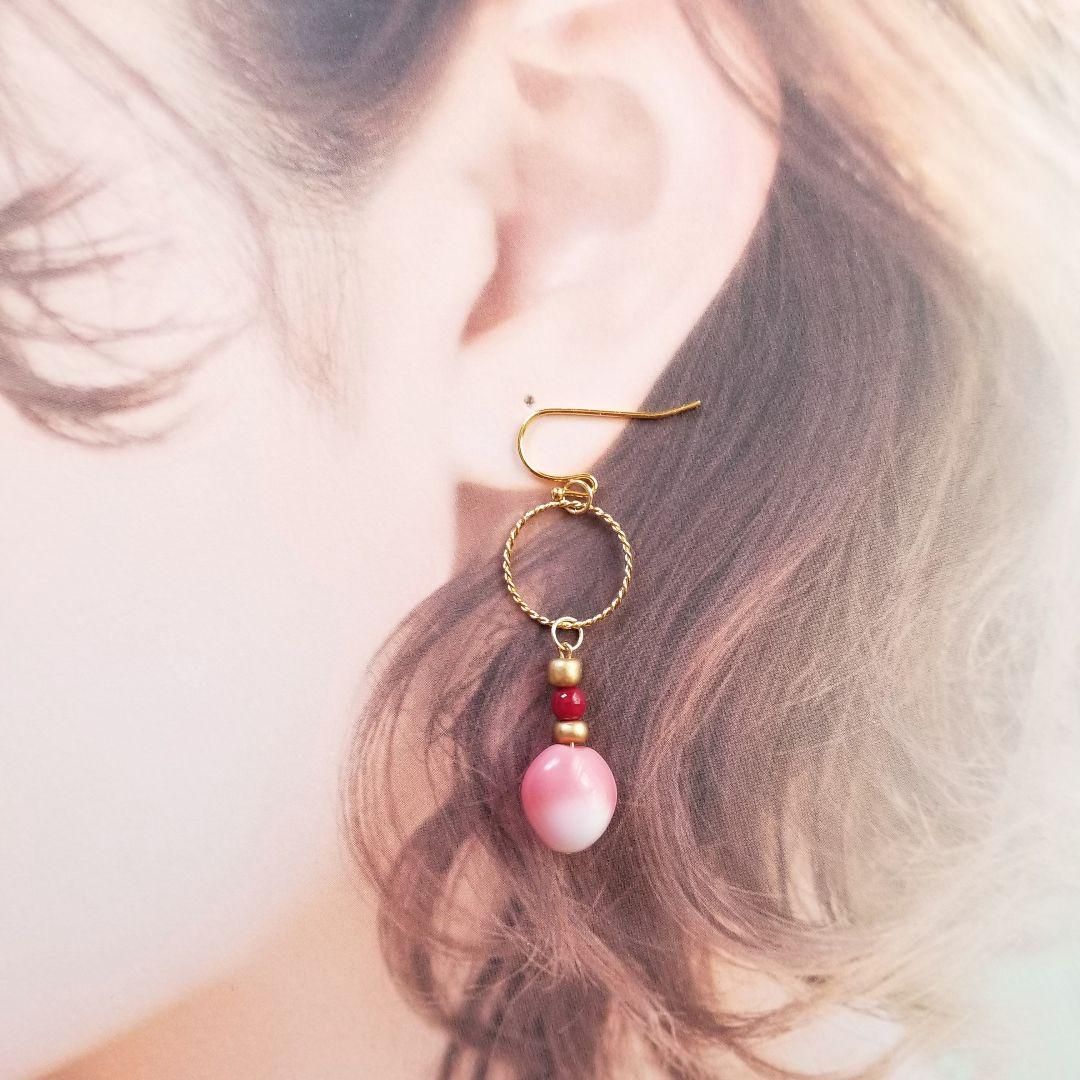 可愛いピンクのチェコビーズのピアス又はイヤリング p23033 - メルカリ