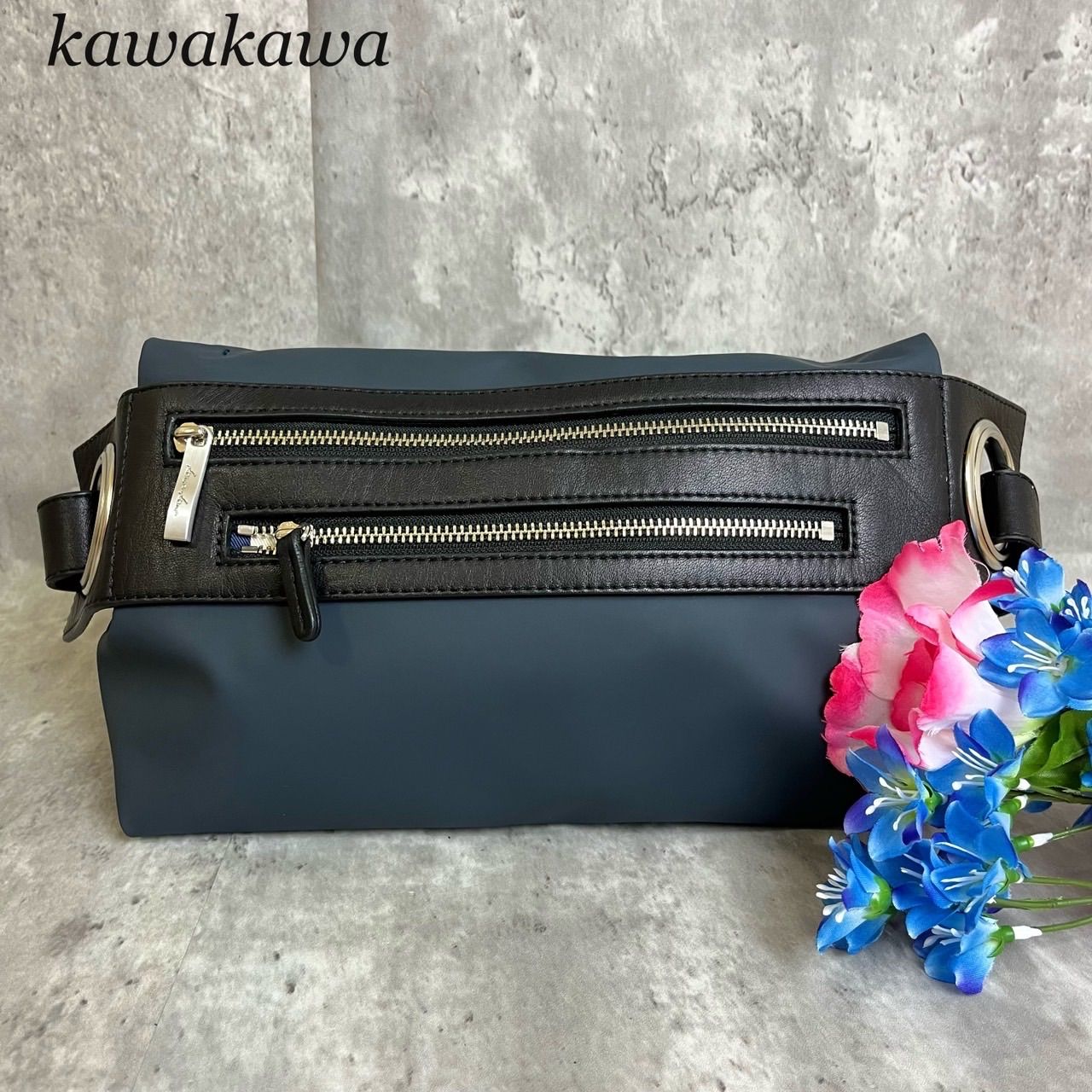 カワカワレザー ボディバッグM未使用