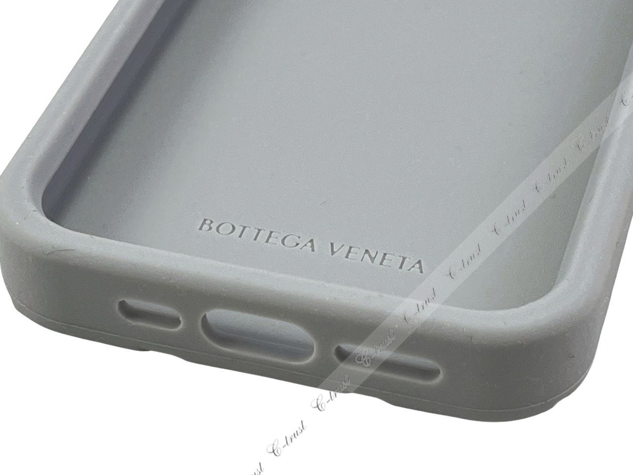 BOTTEGA VENETA - BOTTEGA VENETA iPhone15pro ラバーケース Bottega Veneta® Men's iPhone 15 Pro Case With Strap in Black