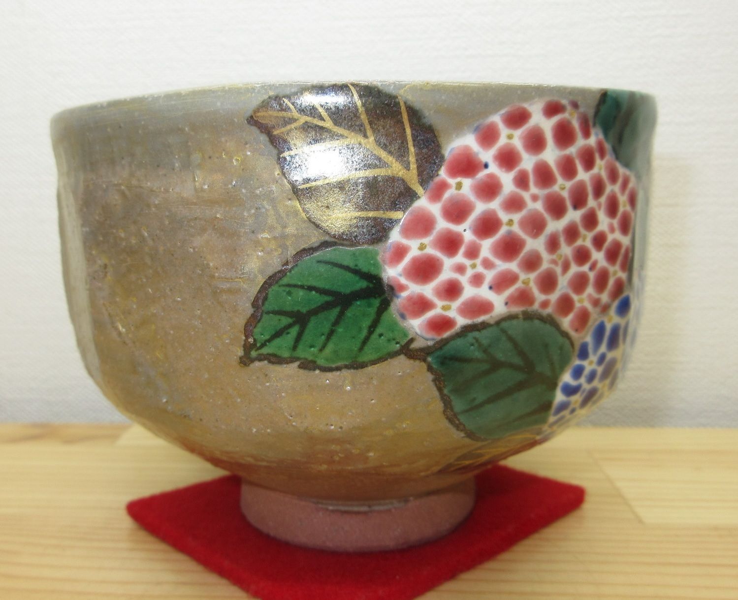 送料込【逢絢亭・新品】茶道具 茶碗 京焼 乾山 紫陽花の図 山川敦司 共箱入り 逢絢亭・新品】茶道具 茶碗 京焼 乾山 紫陽花の図 山川敦司 共