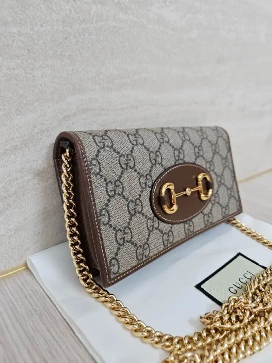 GUCCI グッチ